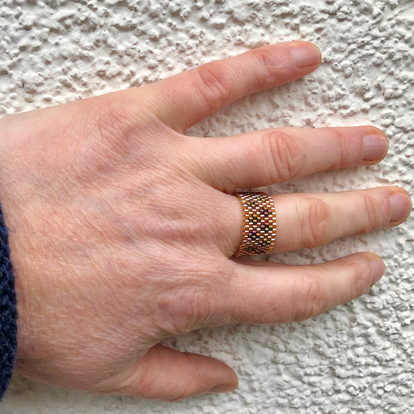 Ring mit Rautenmuster in Beige-/Bronze